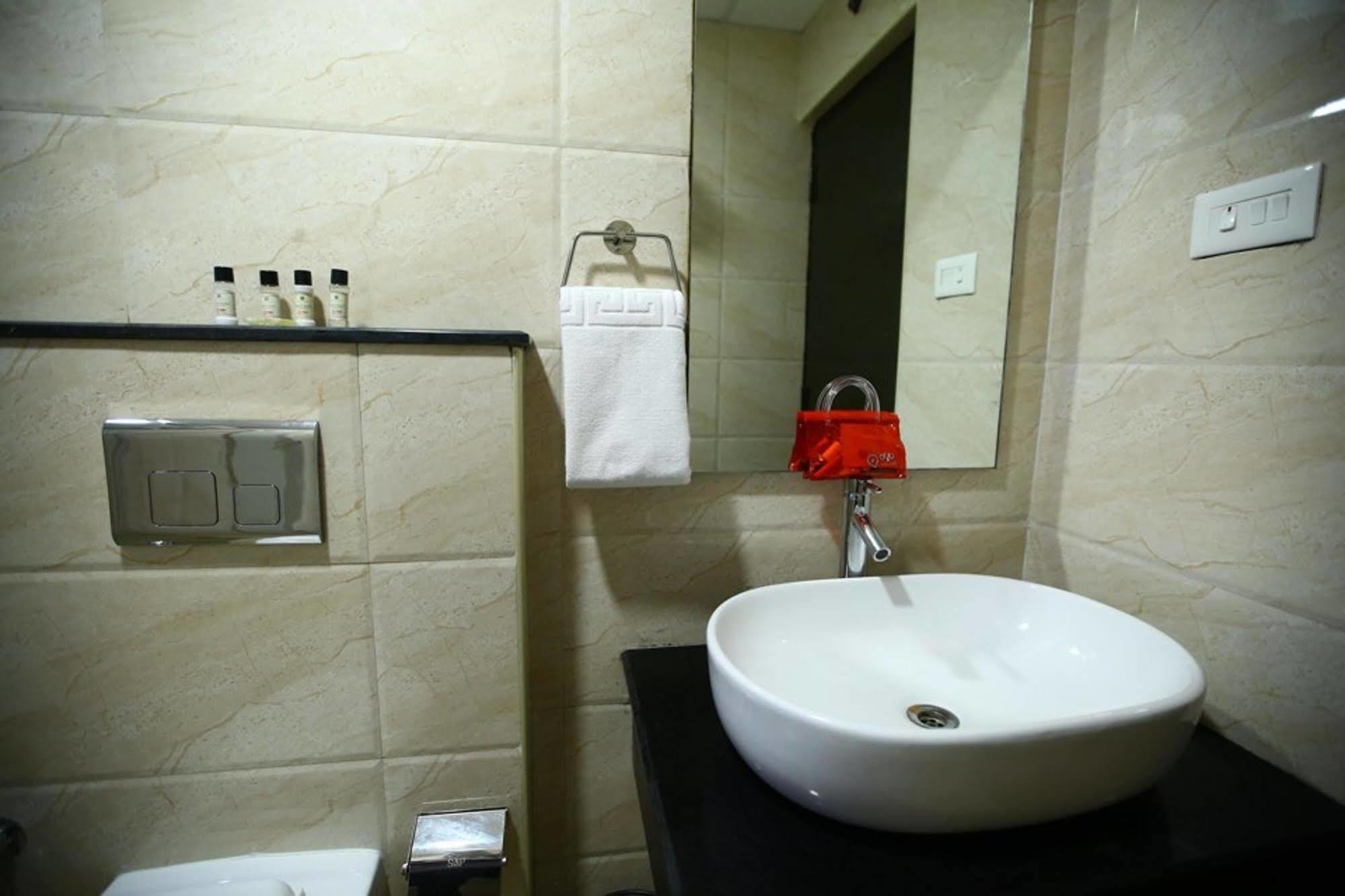 צ'נאי Fabhotel Alreef Residency מראה חיצוני תמונה